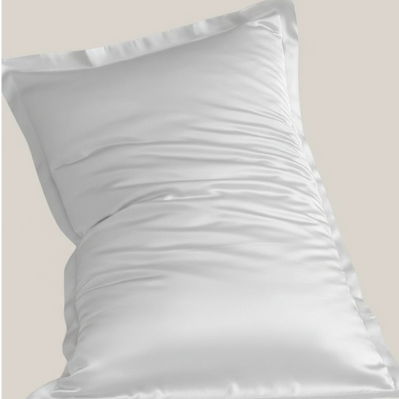 Taie d’oreiller INJOXFORD en soie de mûrier 30 mommes blanche présentée seule sur fond clair